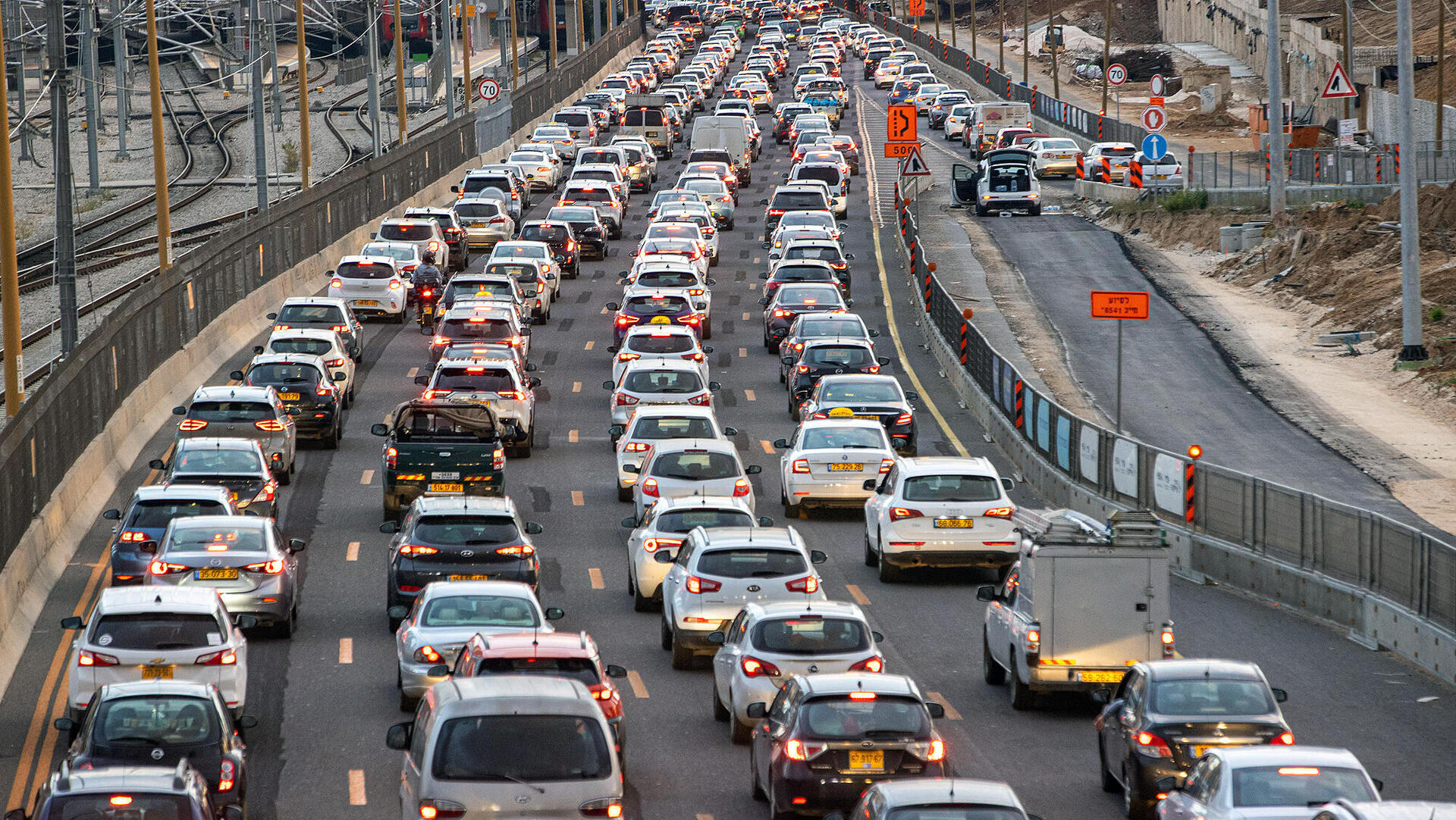פקק תנועה ב כביש איילון תל אביב