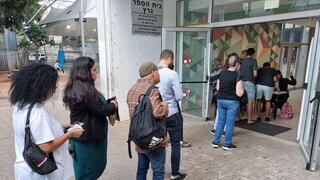 מצביעים הצבעה בחירות קול קולות קלפי קלפיות מצביעים אנשים תל אביב 