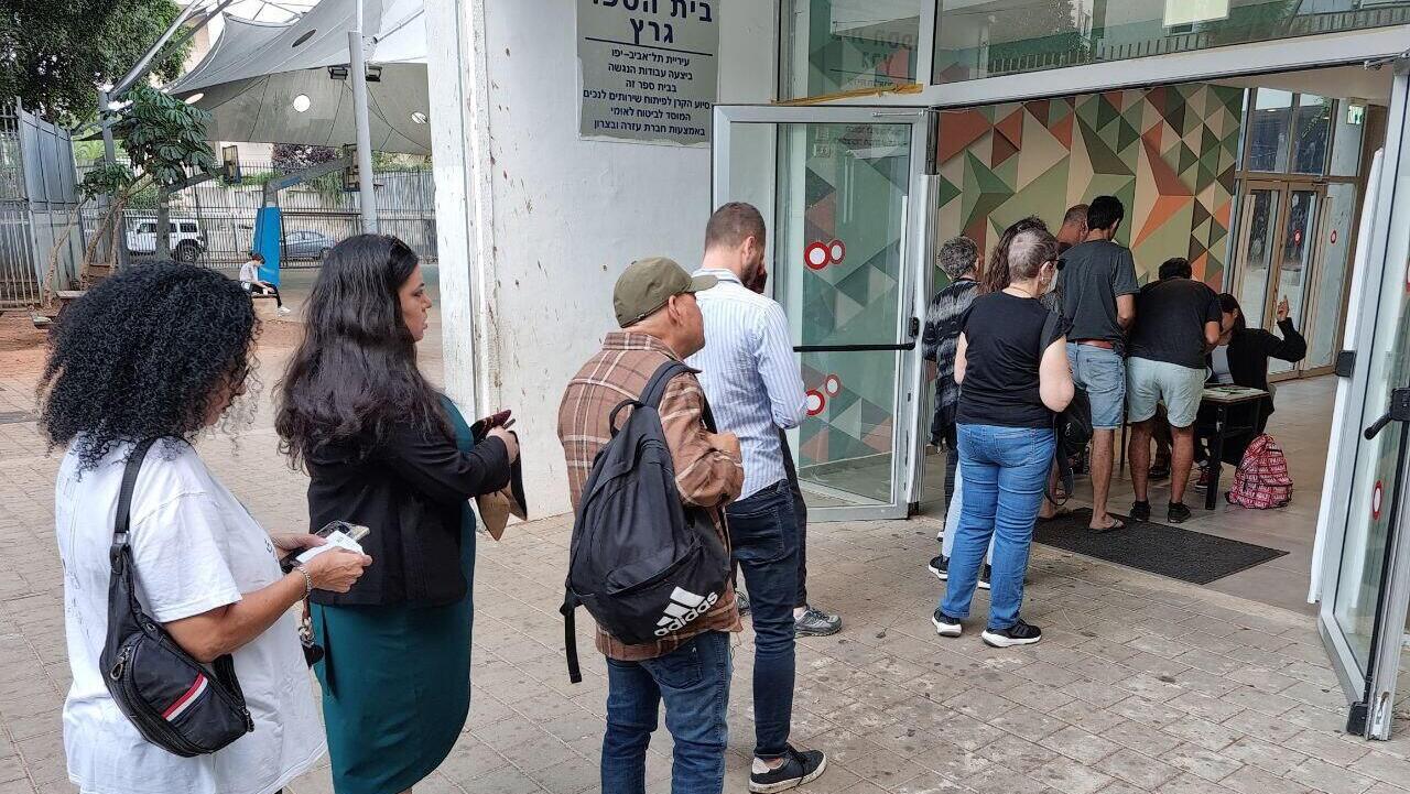 מצביעים הצבעה בחירות קול קולות קלפי קלפיות מצביעים אנשים תל אביב 