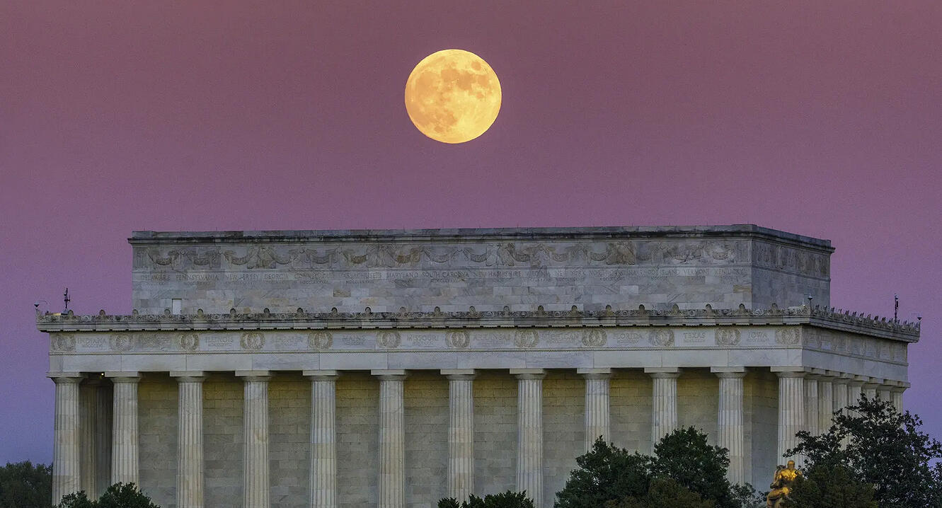 פוטו ירח מלא אנדרטת לינקולן וושיגטון