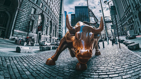 צילום: שאטרסטוק הנס של וושינגטון: למה בחירות האמצע בארה"ב צפויות להרים את השוק העולמי ב־2026?