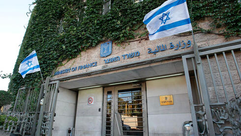 הלחץ על ישראל חותך את השקל: הדולר מטפס ל-3.55 שקלים, היורו קופץ ל-4.03 