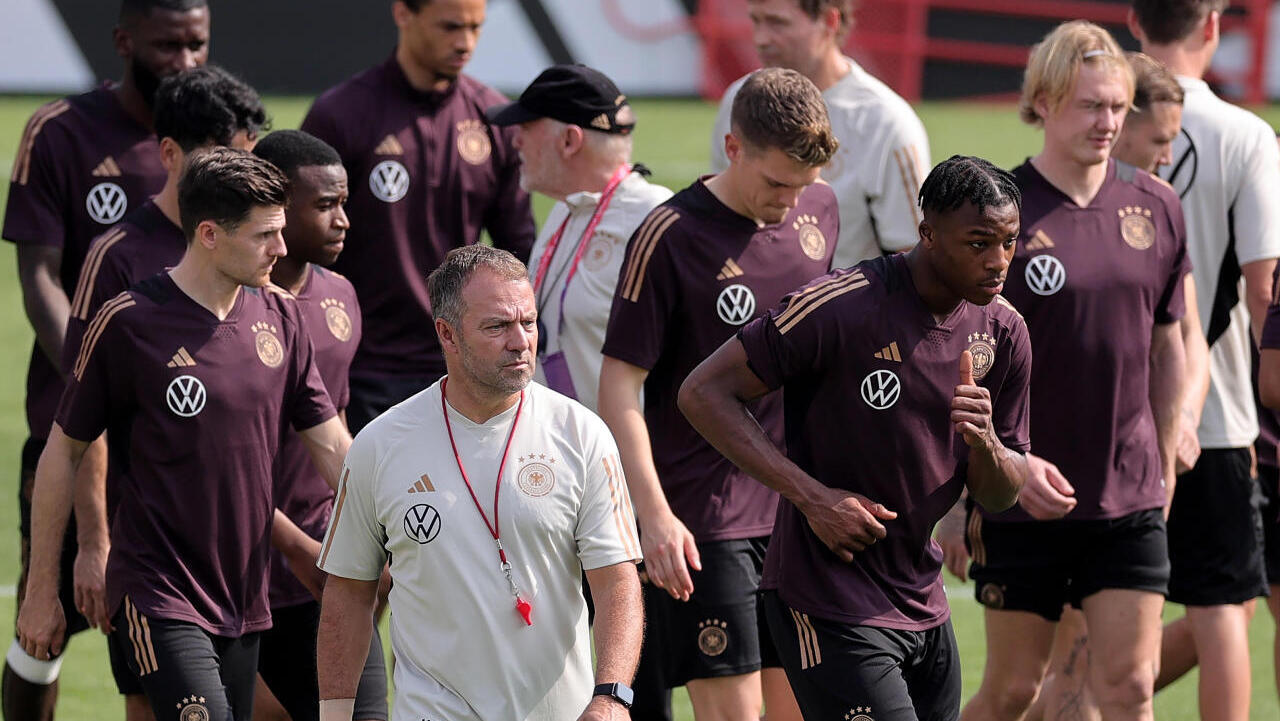 האנזי פליק באימון נבחרת גרמניה לקראת ה מונדיאל