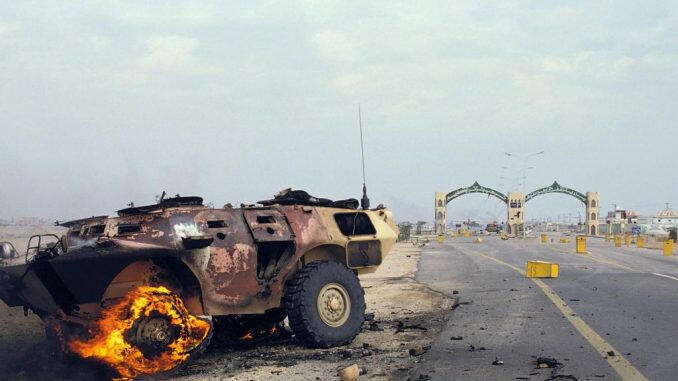 שריונית סעודית שנשרפה בקרב על העיר חפג