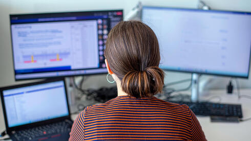 צילום: יובל חן "בחוץ משלמים פי 3": 6% מעובדי המדינה מחלטרים במגזר הפרטי