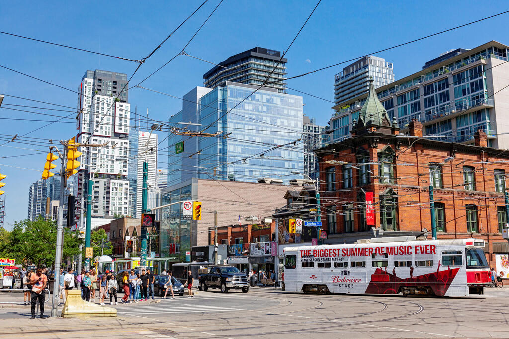 מגזין נדל"ן 30.11.22 רחוב במרכז העיר טורונטו
