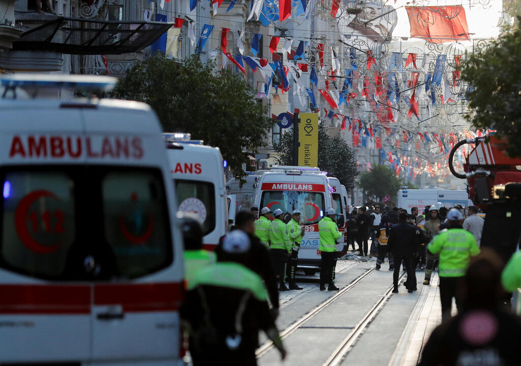 מגזין נדל"ן 30.11.22  כוחות הביטחון וההצלה הטורקיים בכיכר טאקסים, אחרי הפיגוע לפני שבועיים