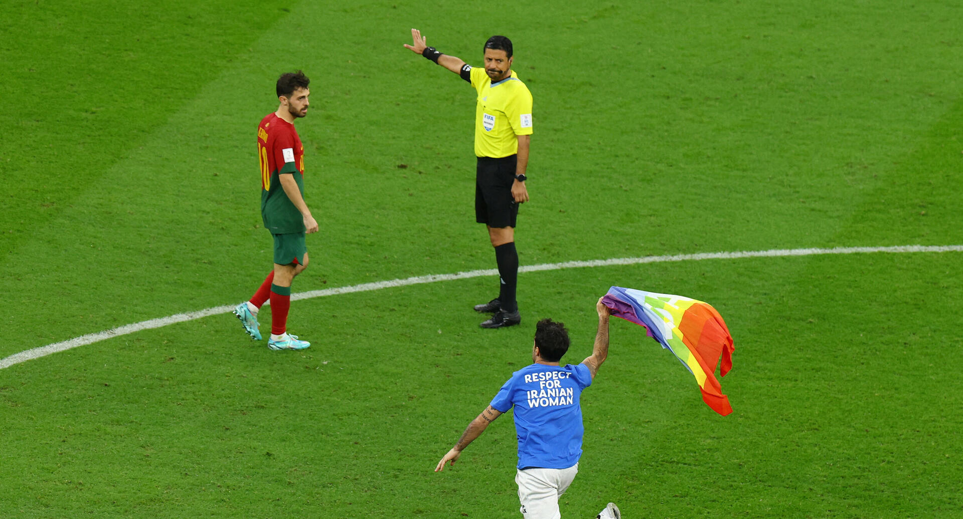 פוטו מונדיאל 2022 אוהדים דגל הגאווה