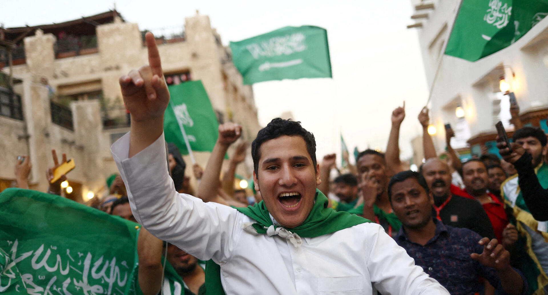 פוטו מונדיאל 2022 אוהדים חוגגים ערב הסעודית