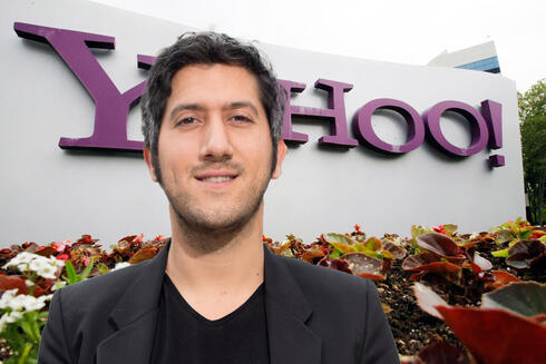 Adam Singolda in front of the Yahoo logo. 