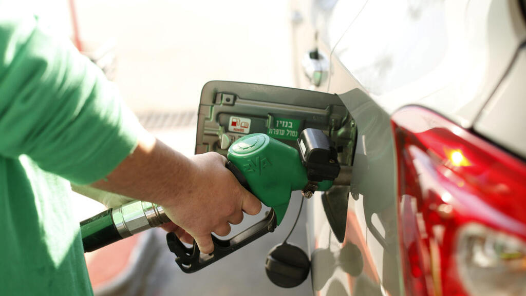 הדלק מתייקר (צילום: עמית שעל) תחנת דלק מתדלק בנזין תידלוק