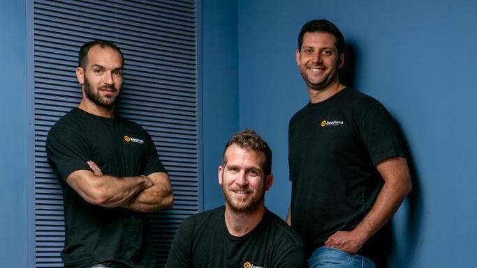 מייסדי BeeHero, מימין: עומר דוידי, איתי כנות ויויבל רגב
