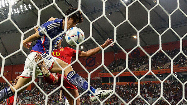 ריטסו דואן מבקיע את השער השני של הנבחרת שלו במשחק מול ספרד
