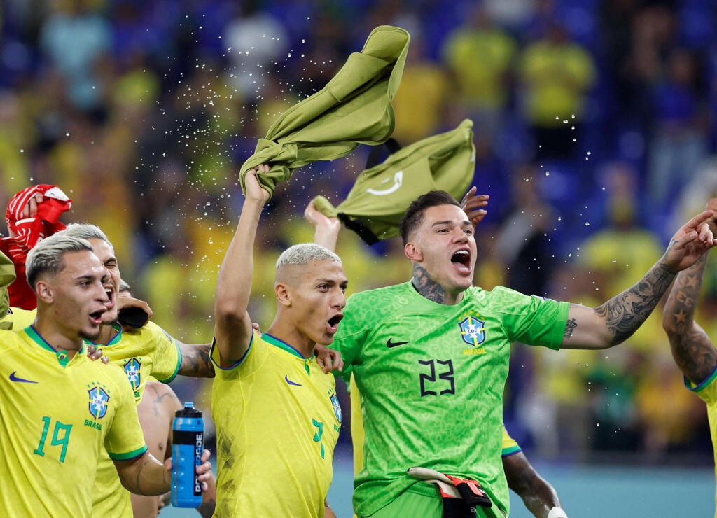 שחקני ברזיל חוגגים בסוף המשחק נגד שוויץ מונדיאל קטאר 2022