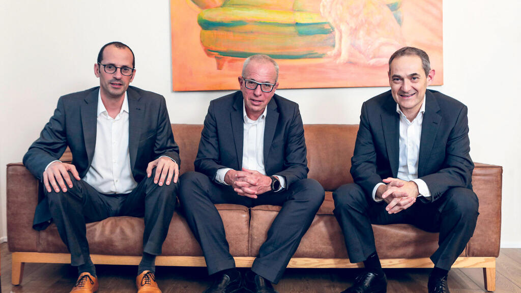 מימין: גיל דויטש רוני בירם ו נבות בר מייסדי קרן קיסטון