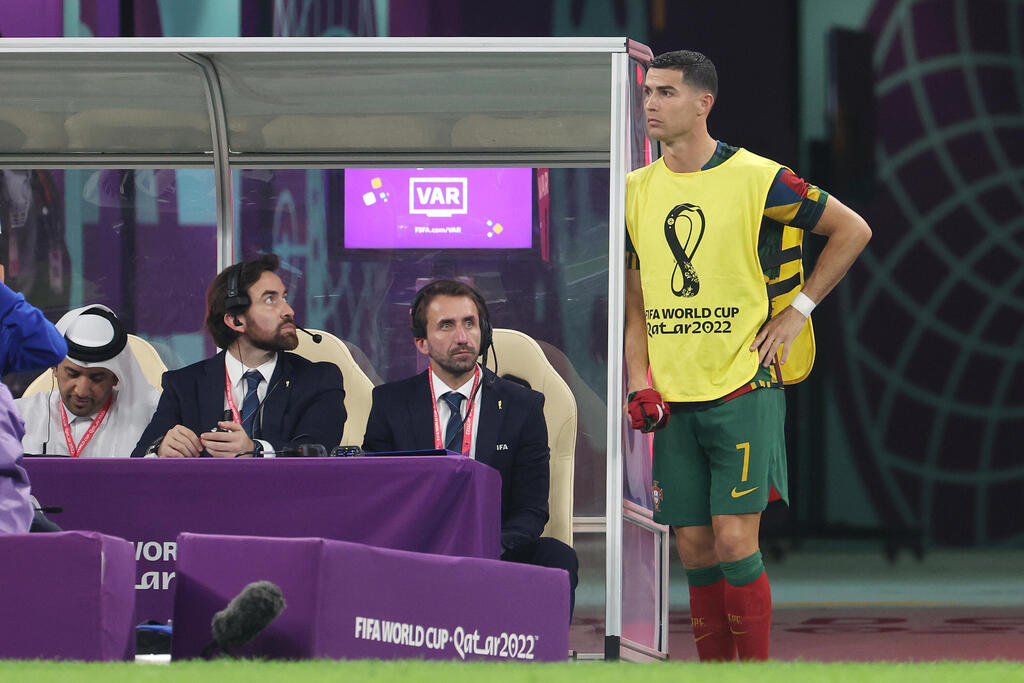 כריסטיאנו רונלדו כריסטיאנו רונאלדו על ספסל נבחרת פורטוגל במשחק נגד שוויץ קטאר 2022