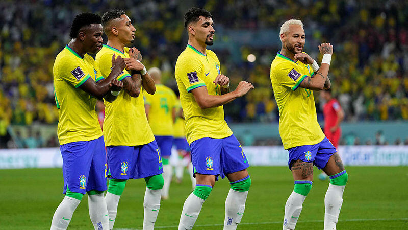 נבחרת ברזיל חוגגת עוד שער בניצחון על דרום קוריאה