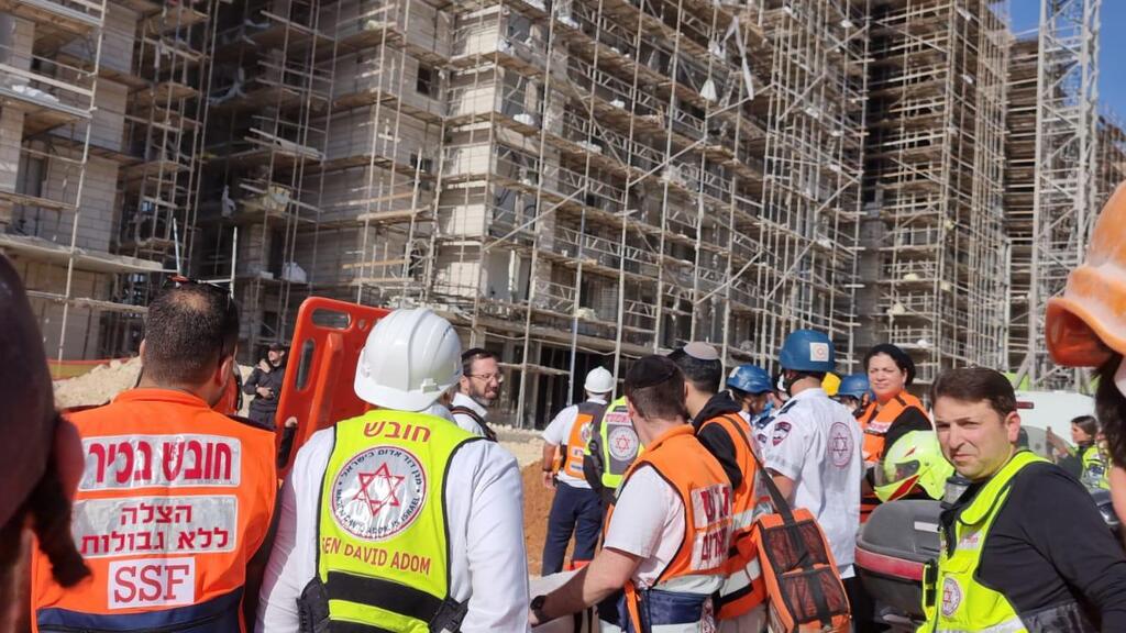 הפיגומים קרסו: שני הרוגים באתר בנייה בגבעת זאב