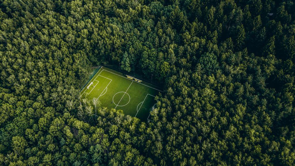 ברוח המונדיאל: מגרשי כדורגל עוצרי נשימה 