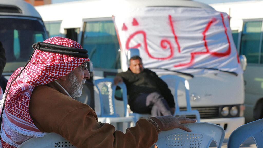 נהגים שובתים בעיר מעאן ב ירדן במחאה על עליית מחירי הדלק