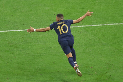 קיליאן אמבפה חוגג שער לצרפת. הבקיע שלושער, צילום: Richard Heathcote/Getty Images