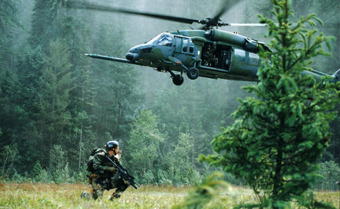 דגם החילוץ מנמיך לנחיתה ביער, צילום: USAF