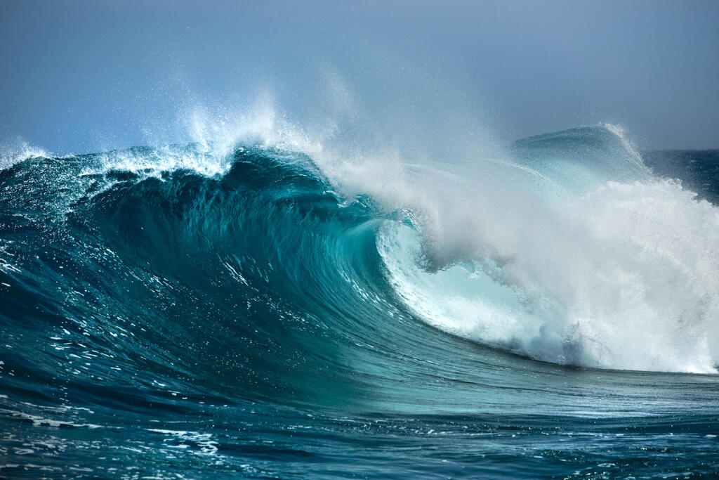 גל גדול ים אוקיינוס