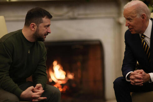 ביידן וזלנסקי בבית הלבן, אמש. הנשיא האמריקני הבטיח לסייע ככל שיידרש, צילום: רויטרס