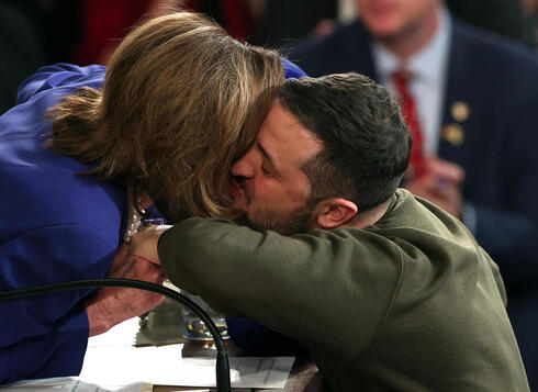היו שם גם נשיקות. זלנסקי הודה על הסיוע, וביקש עוד , צילום:AFP