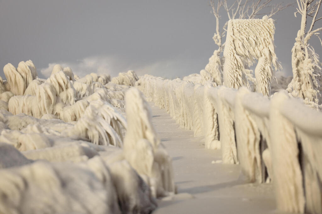 ב סופה סופת שלג פצצת ציקלון ניו יורק קרח ב אגם אירי 