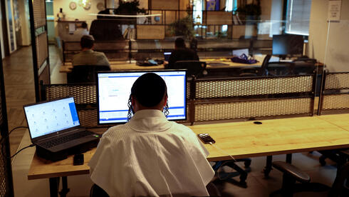 צילום: REUTERS/Ronen Zvulun שיעור התעסוקה של הגברים החרדים זינק לשיא של 57%