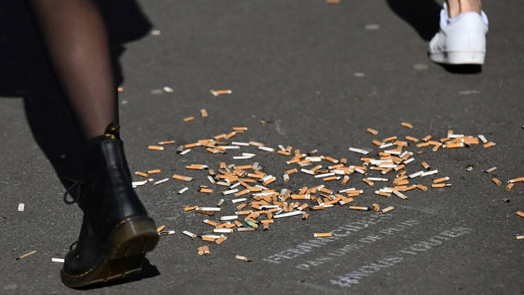 בשאיפה: יצרני סיגריות בספרד יממנו את ניקיון הבדלים ברחובות