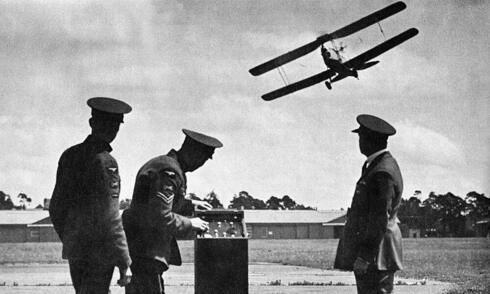 ניסוי בריטי במטוס בלתי מאויש, שנשלט מהקרקע, צילום: RAF