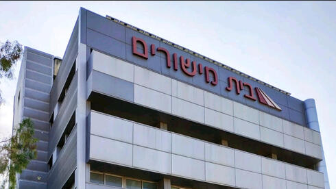 בעלת מניות מיעוט במישורים מתנגדת להמשך כהונת הדח"ציות בחברה 