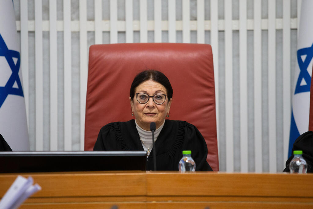 נשיאת בית המשפט העליון אסתר חיות מתוך הדיון ב עתירות נגד מינוי אריה דרעי לשר