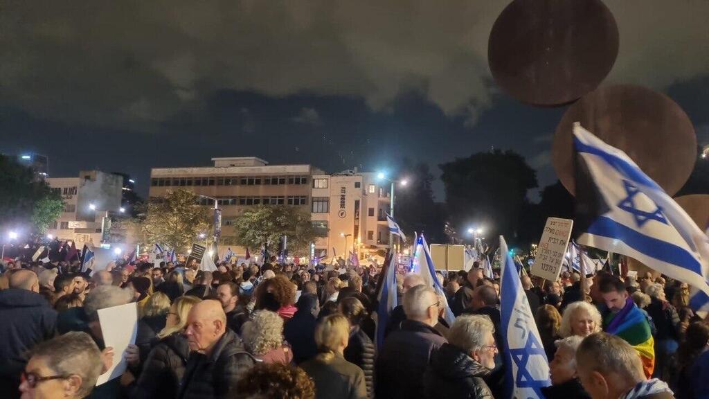 אלפים הפגינו נגד ממשלת נתניהו בתל אביב