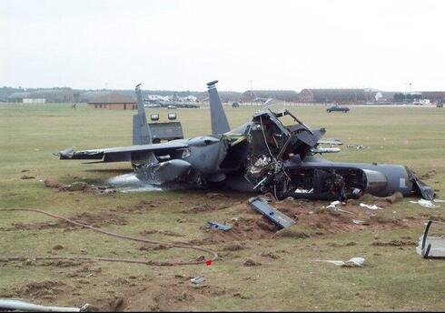 מטוס F15 שהושמד במהלך נחיתת חירום, צילום: autoevolution