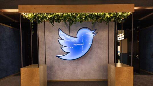 נטישת המפרסמים: צניחה של 40% ברווחים ובהכנסות של טוויטר בדצמבר