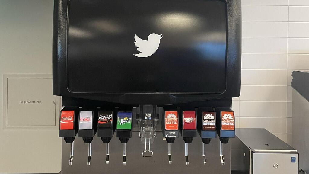 מכונת שתייה מכשיר משקאות קלים מכירה פומבית טוויטר