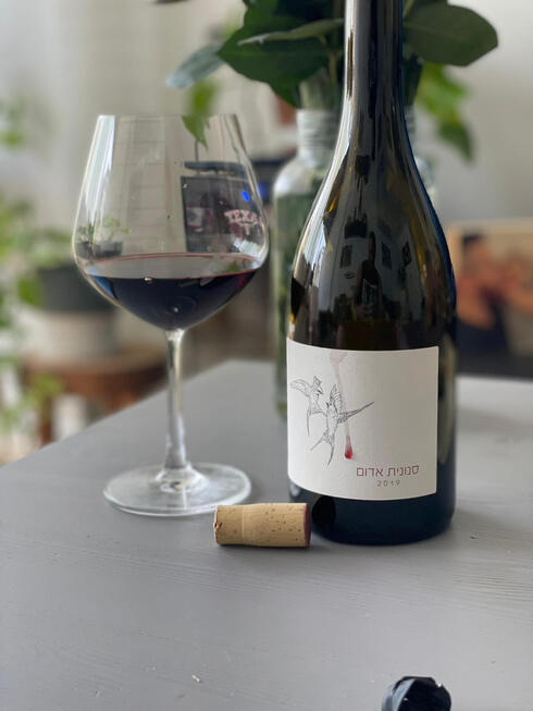 יין סנונית אדום Wines By Dror, יונתן הררי