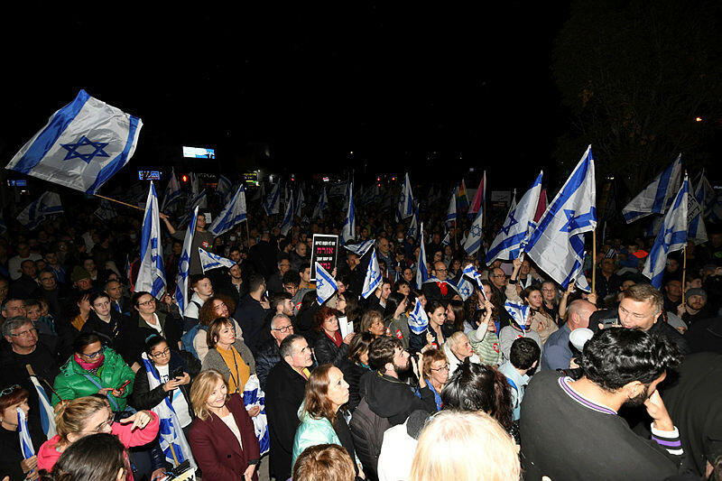 מחאה הפגנה מפגינים בחיפה נגד ההפיכה השלטונית