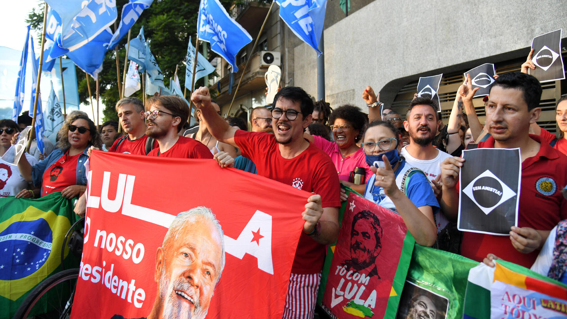 ברזילאים במפגן תמיכה בנשיא ברזיל לולה דה סילבה