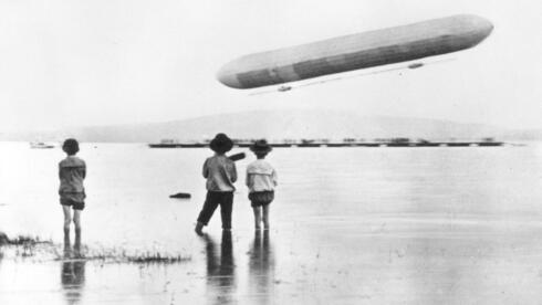 ספינת האוויר LZ1, הראשונה של צפלין, שטסה ב-1900, צילום: Zeppelin