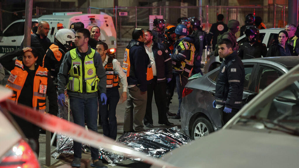 שבעה נרצחים בפיגוע ירי מחוץ לבית כנסת בירושלים