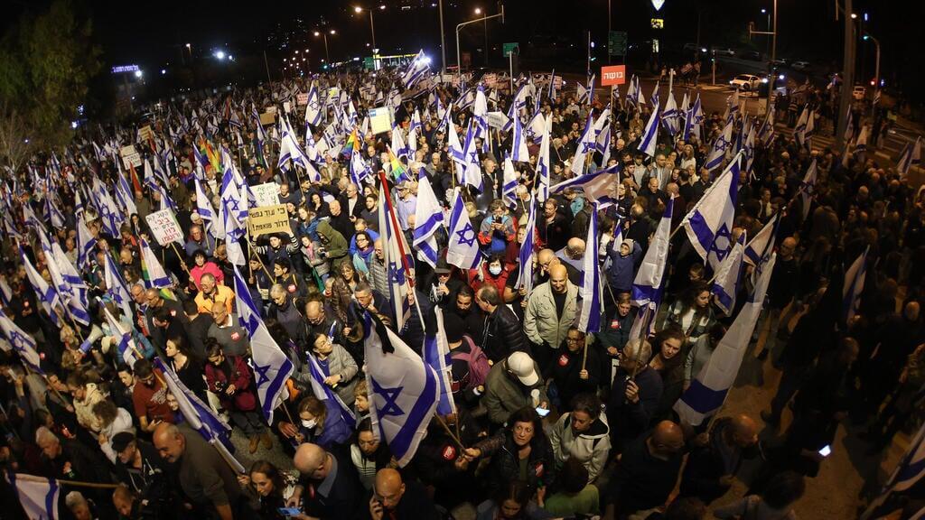 ההפגנה בחיפה נגד ההפיכה המשטרית