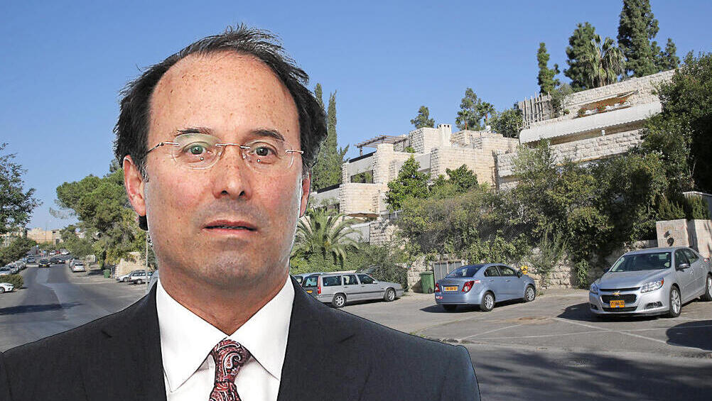 גארי ברנט נשיא ומייסד חברת אקסטל על רקע שכונת טלביה ירושלים