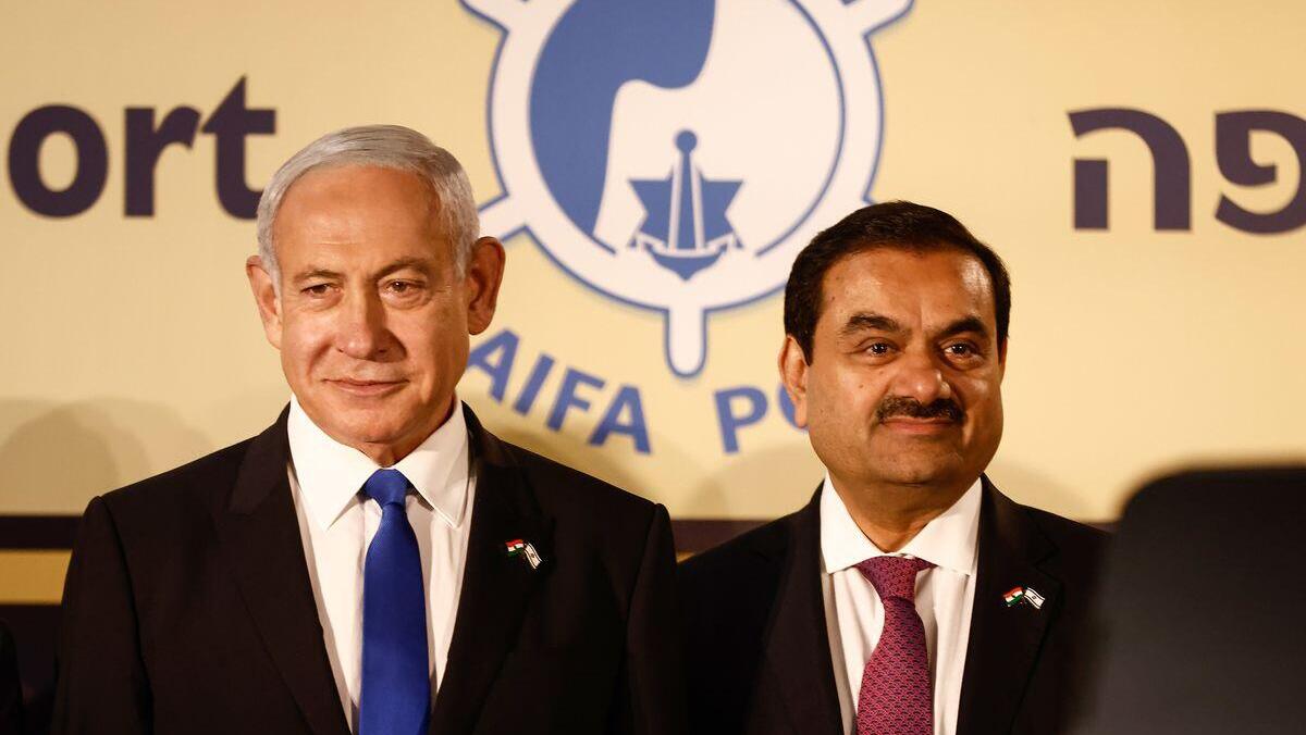 גאוטם אדאני ובנימין נתניהו טקס העברת הבעלות על נמל חיפה פברואר 2023