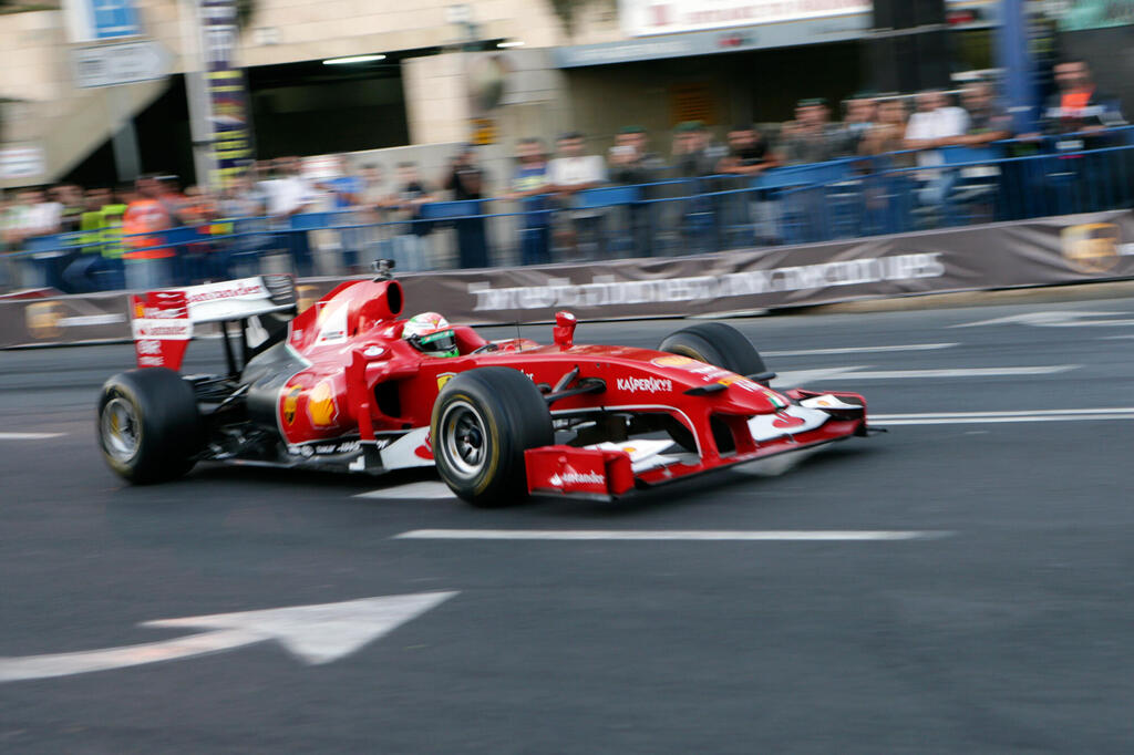 מכונית מרוץ ב רחובות ירושלים  אירוע פורמולה 1 ב רחובות ירושלים