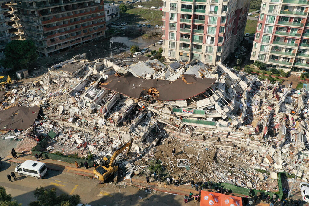 פוטו רעידת אדמה טורקיה בניין קרס Hatay