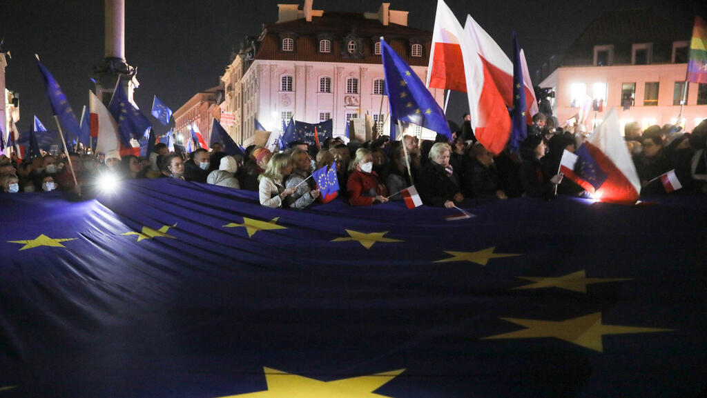 אפילו פולין כבר הבינה את הסכנה שבבידוד פוליטי